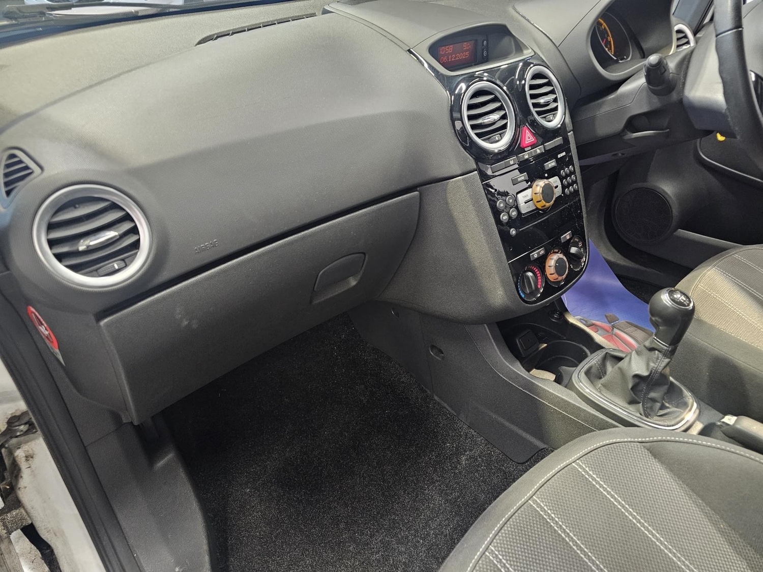 Used Vauxhall Corsa 2015 for sale - 76847340: Photo 4