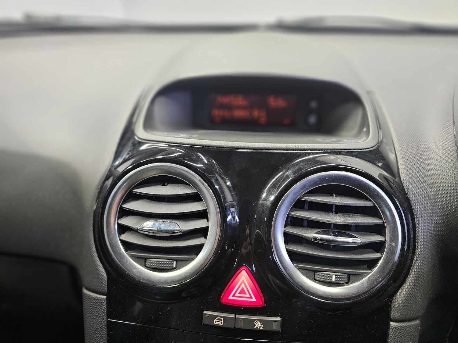 Used Vauxhall Corsa 2013 for sale - 77116357: Photo 19