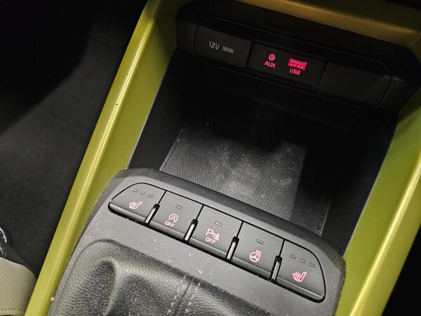 Used Kia Stonic 2018 for sale - 76316996: Photo 13