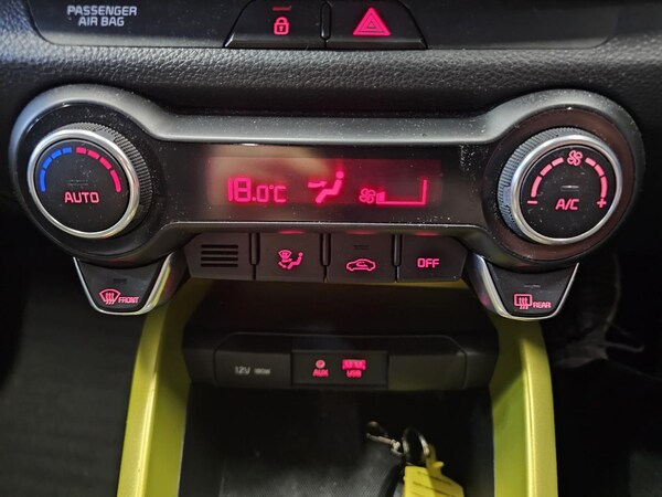 Used Kia Stonic 2018 for sale - 76316996: Photo 14