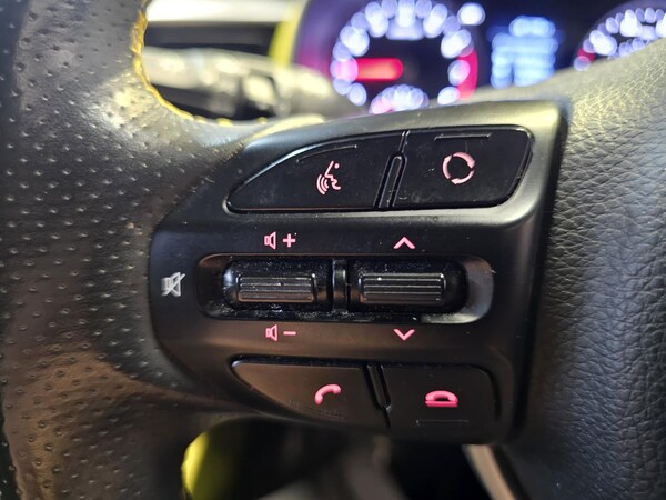 Used Kia Stonic 2018 for sale - 76316996: Photo 19