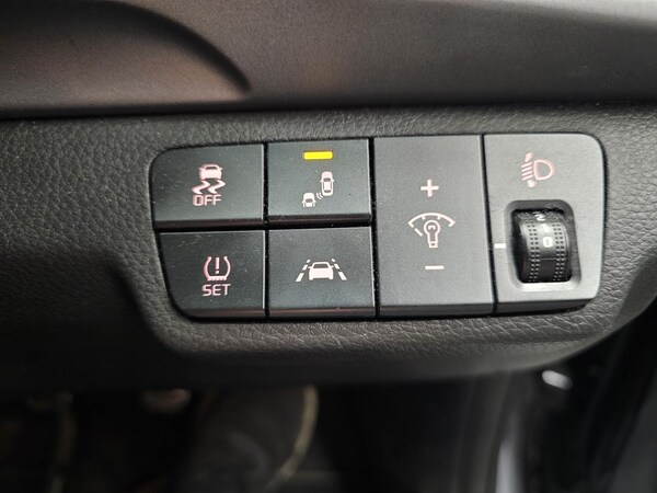 Used Kia Stonic 2018 for sale - 76316996: Photo 21