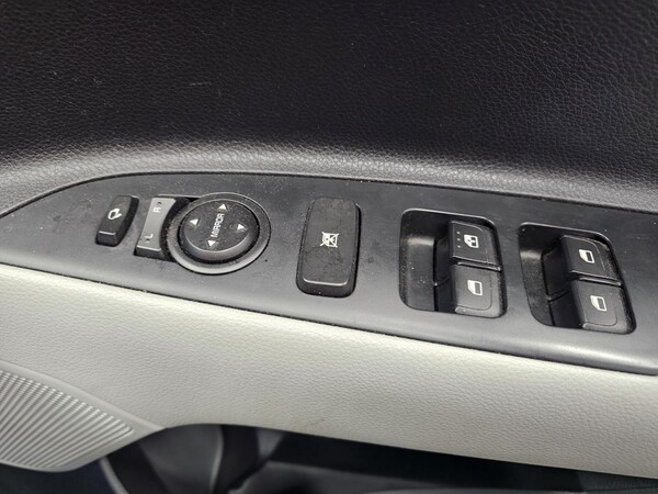Used Kia Stonic 2018 for sale - 76316996: Photo 22
