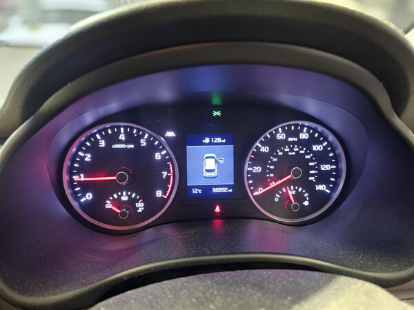 Used Kia Stonic 2018 for sale - 76316996: Photo 23