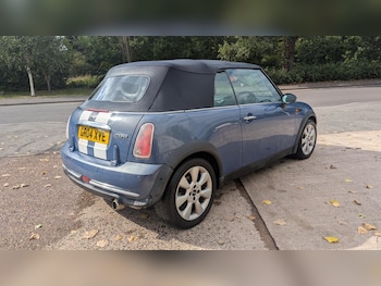Used MINI Convertible 2004 for sale - 75641587: Photo