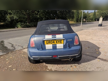 Used MINI Convertible 2004 for sale - 75641587: Photo