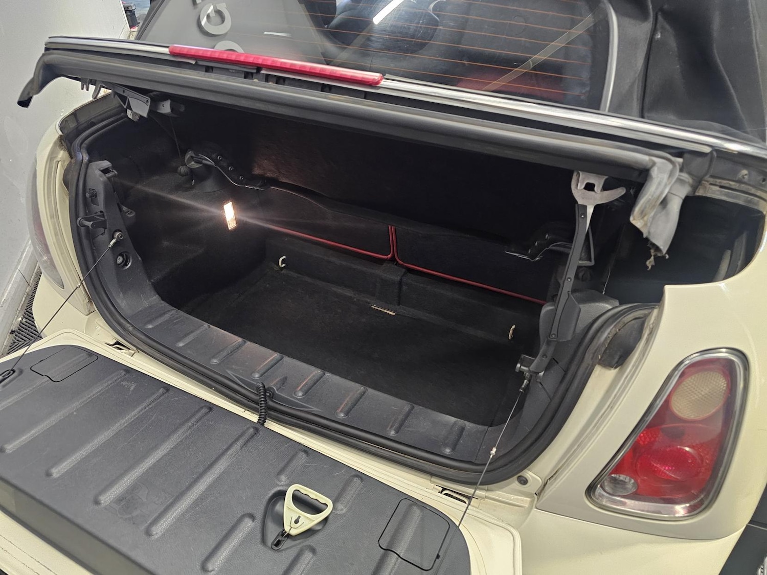 Used MINI Convertible 2006 for sale - 77235618: Photo 13