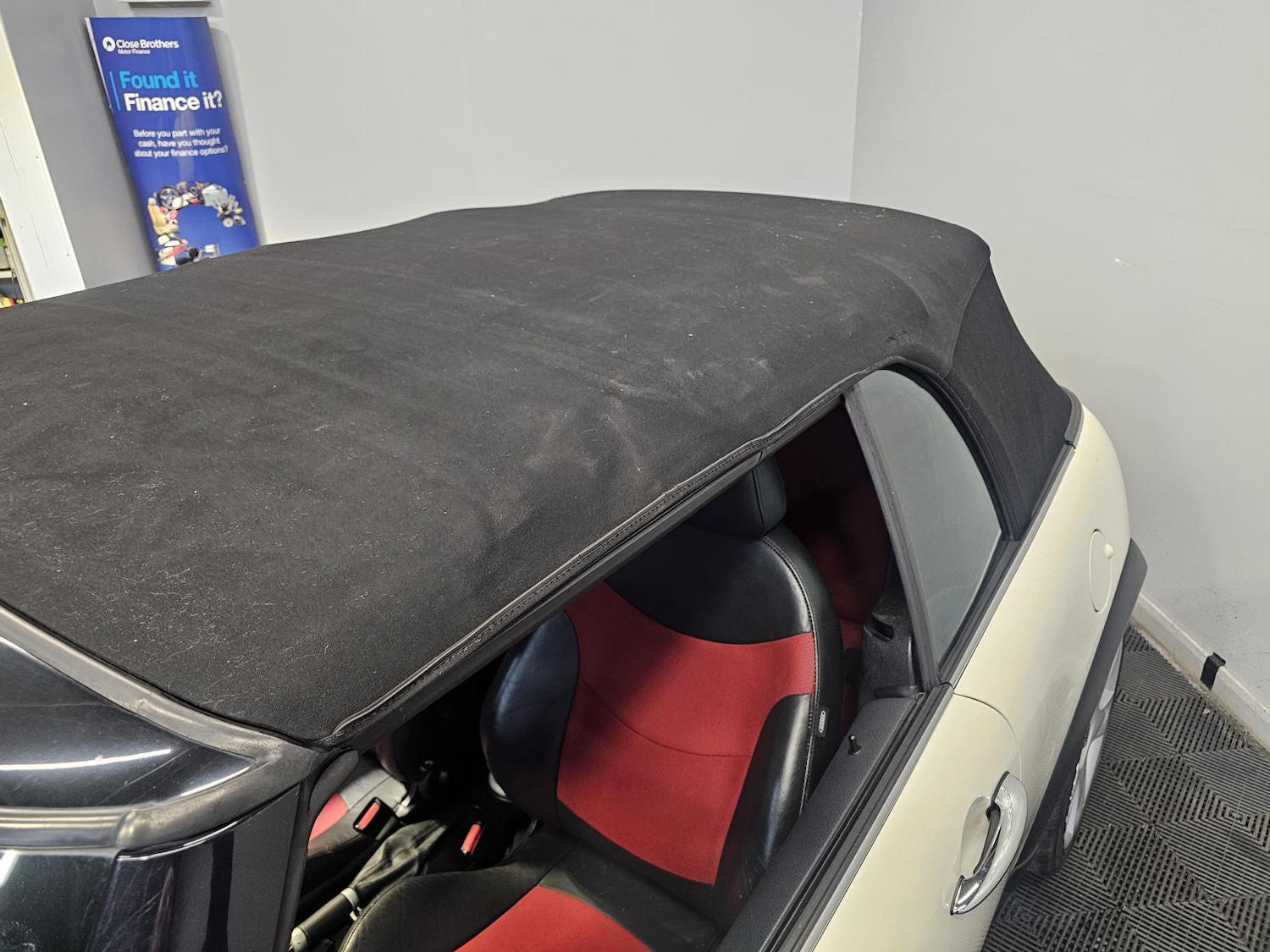 Used MINI Convertible 2006 for sale - 77235618: Photo 17