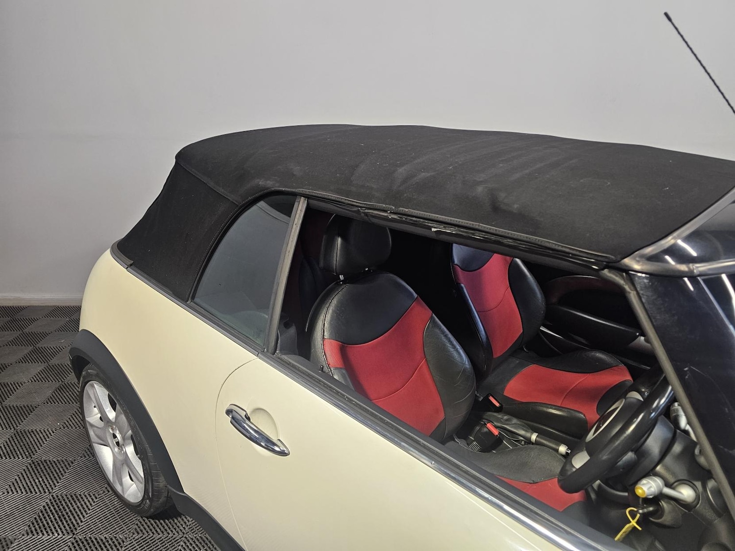 Used MINI Convertible 2006 for sale - 77235618: Photo 18