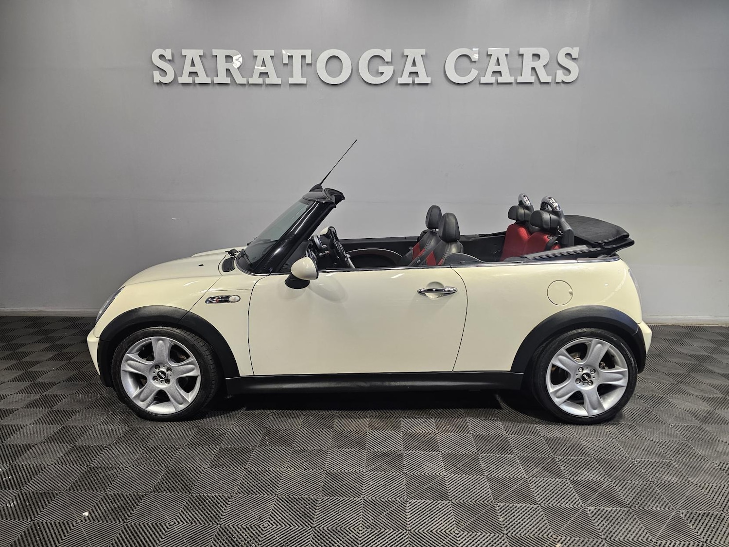 Used MINI Convertible 2006 for sale - 77235618: Photo 2