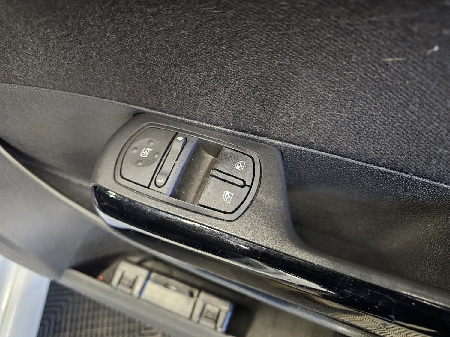 Used Vauxhall Corsa 2011 for sale - 77312472: Photo 19