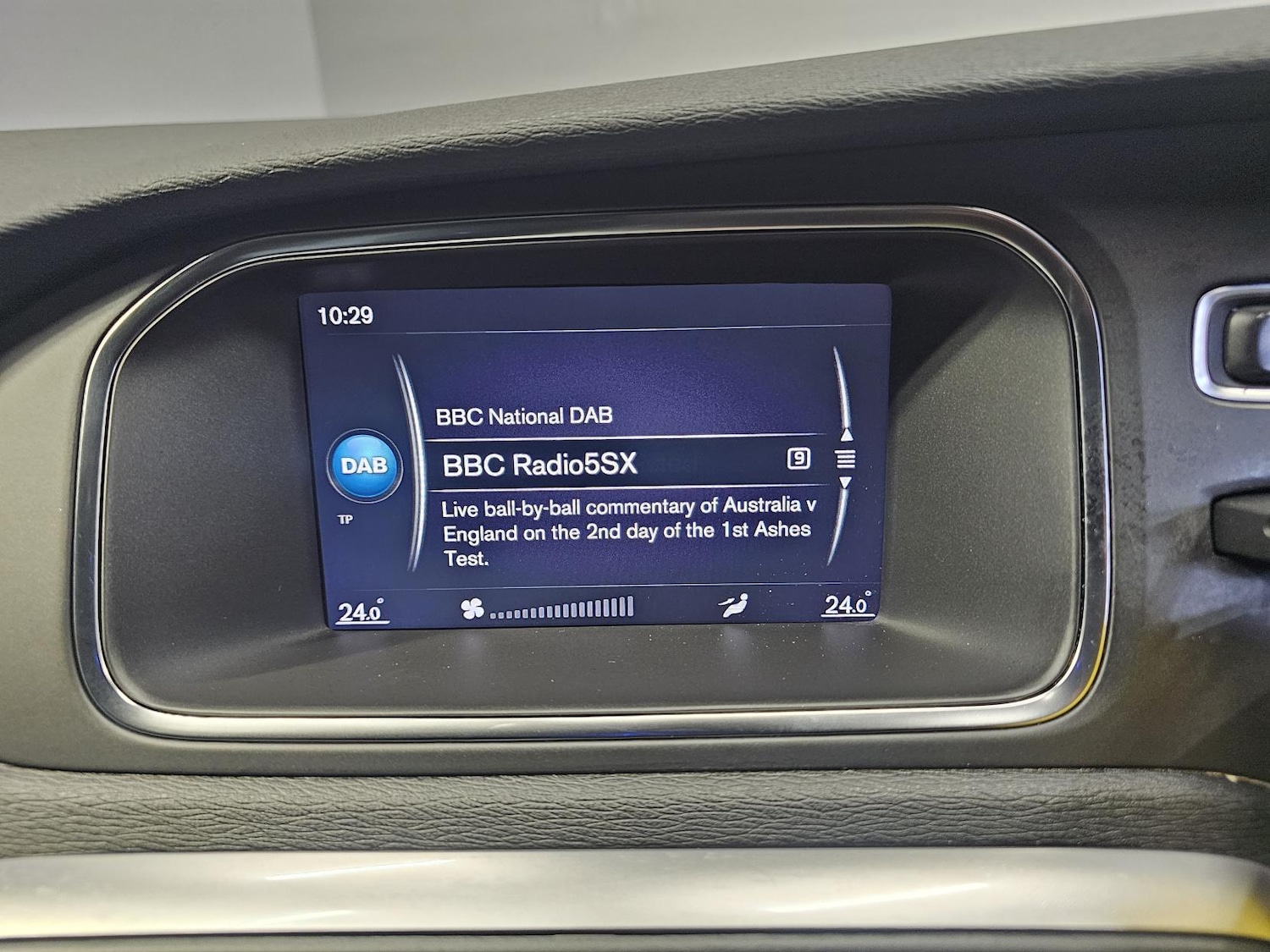 Used Volvo V40 2017 for sale - 76807342: Photo 11