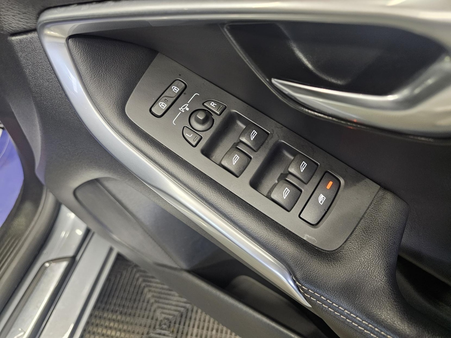 Used Volvo V40 2017 for sale - 76807342: Photo 23