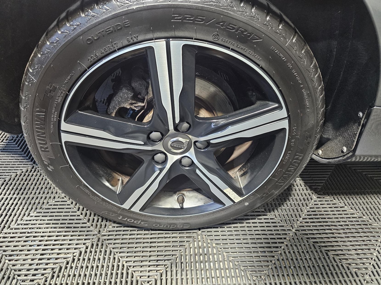 Used Volvo V40 2017 for sale - 76807342: Photo 25