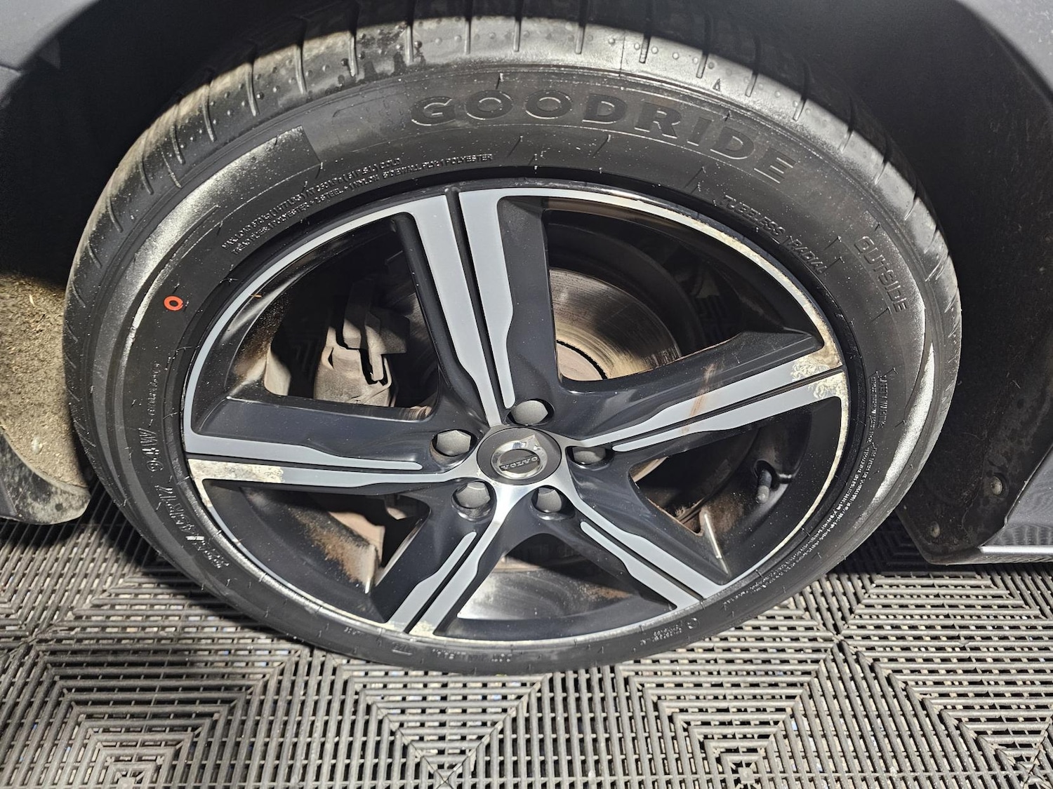 Used Volvo V40 2017 for sale - 76807342: Photo 28