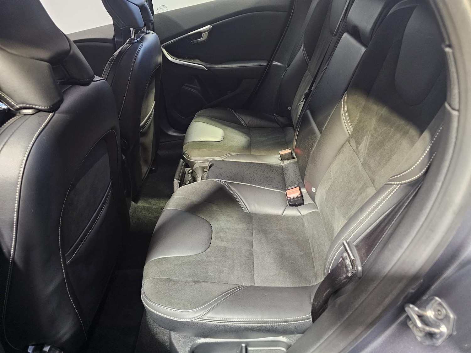 Used Volvo V40 2017 for sale - 76807342: Photo 38