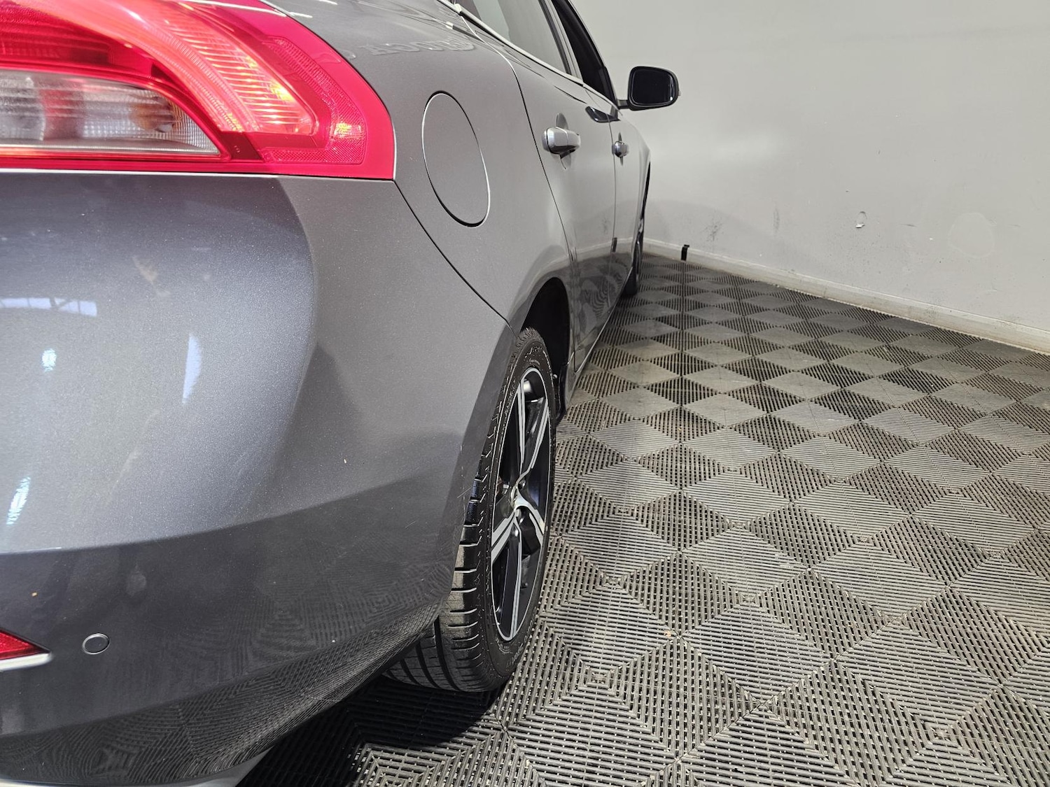 Used Volvo V40 2017 for sale - 76807342: Photo 40