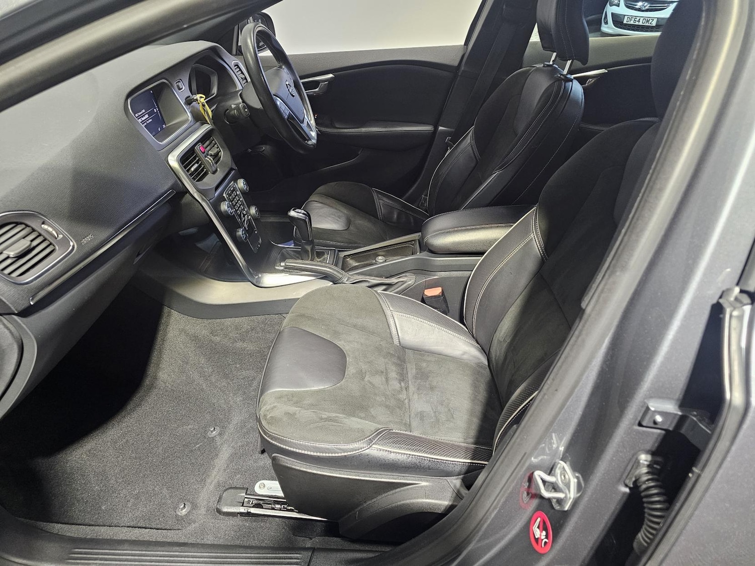 Used Volvo V40 2017 for sale - 76807342: Photo 42