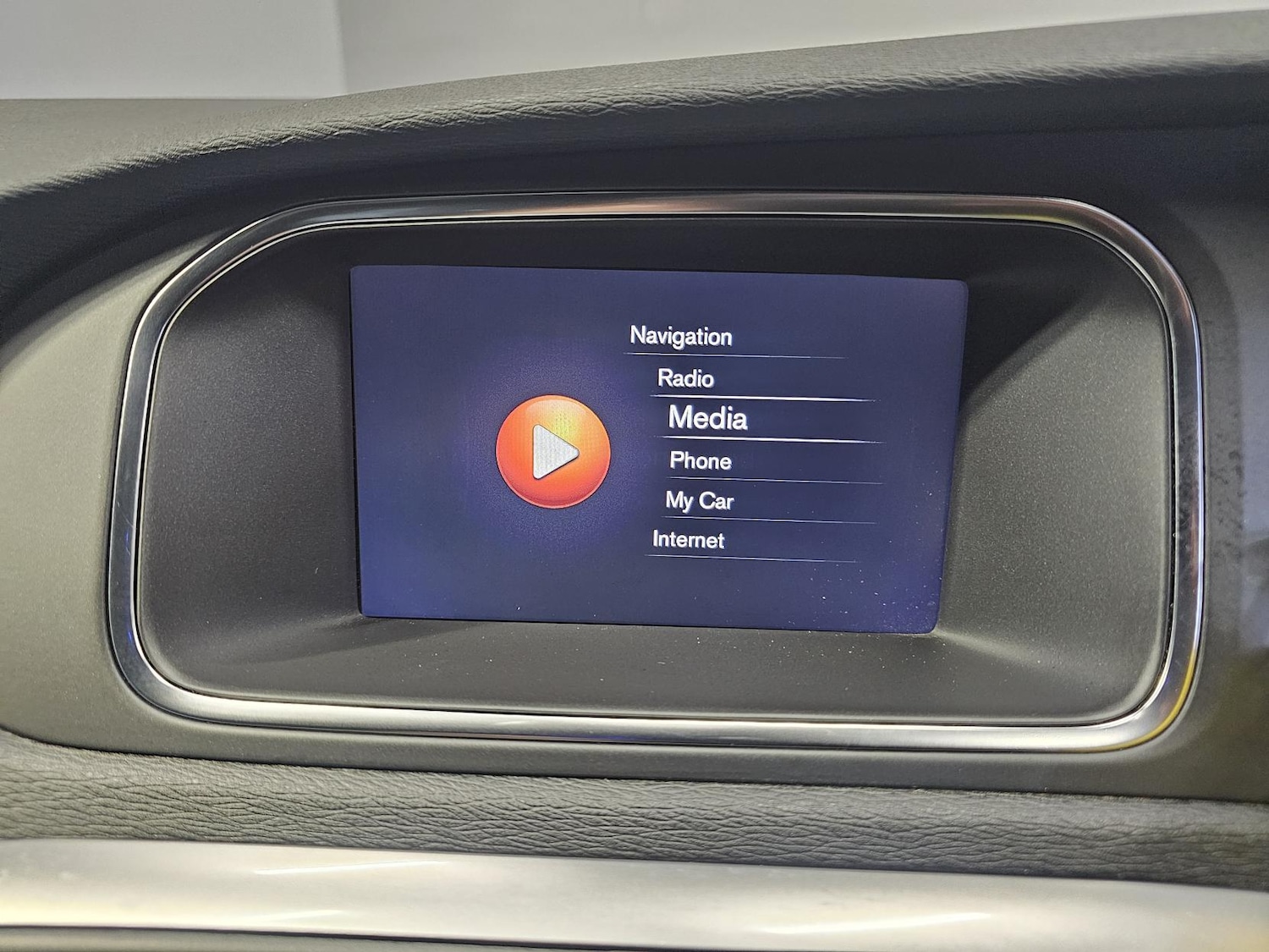 Used Volvo V40 2017 for sale - 76807342: Photo 8