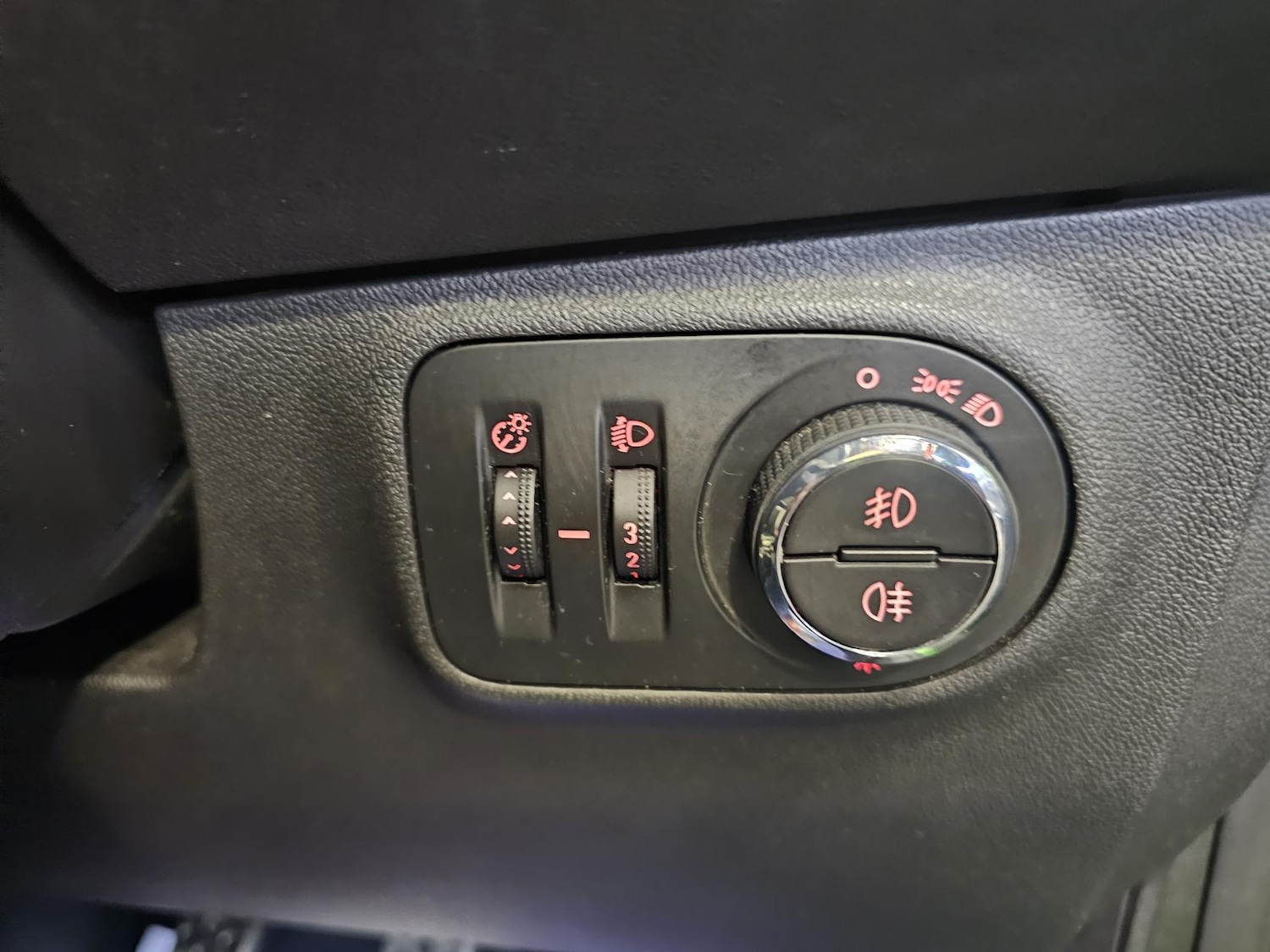 Used Vauxhall Corsa 2015 for sale - 76507892: Photo 25