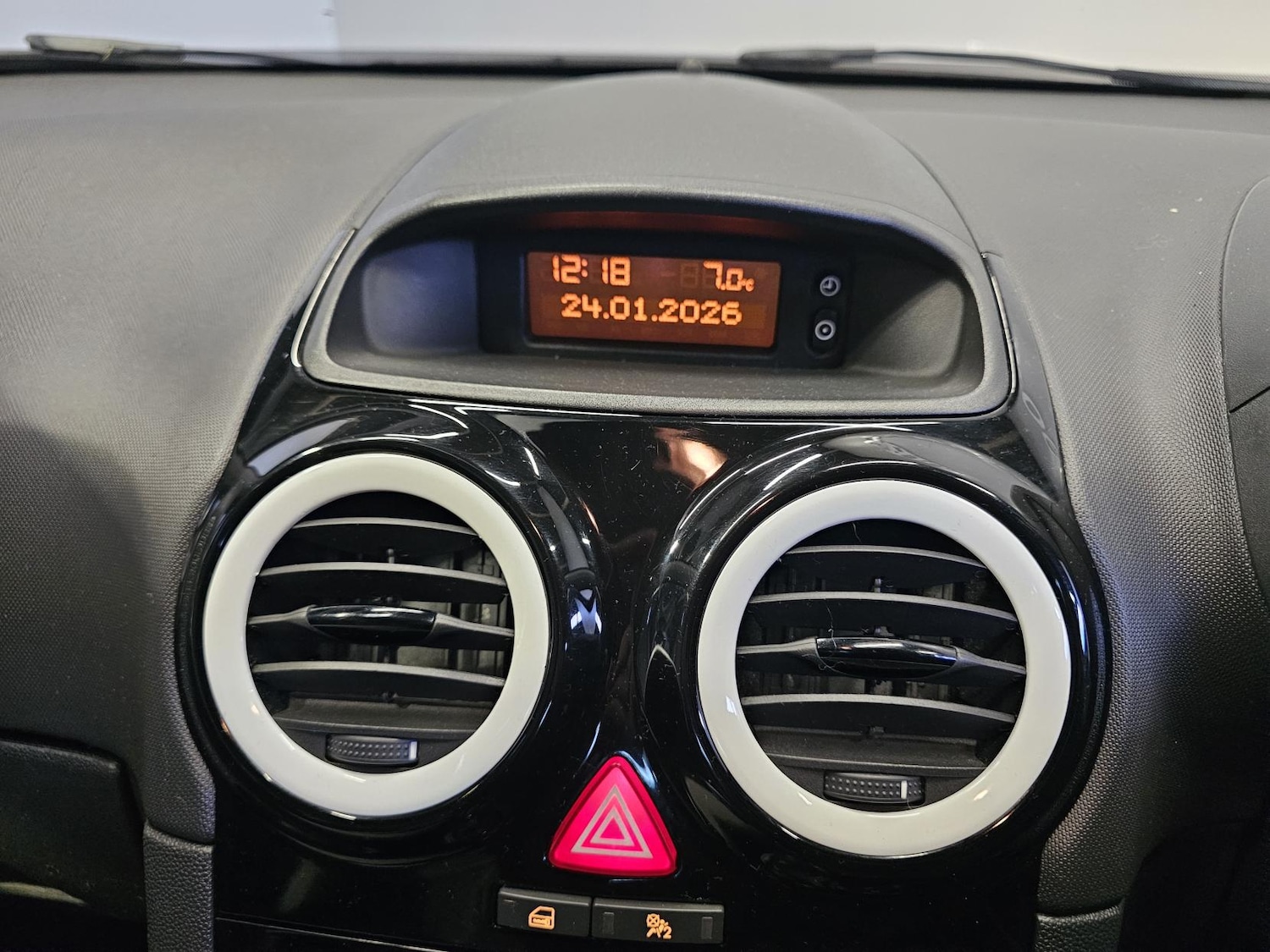 Used Vauxhall Corsa 2012 for sale - 77312483: Photo 4