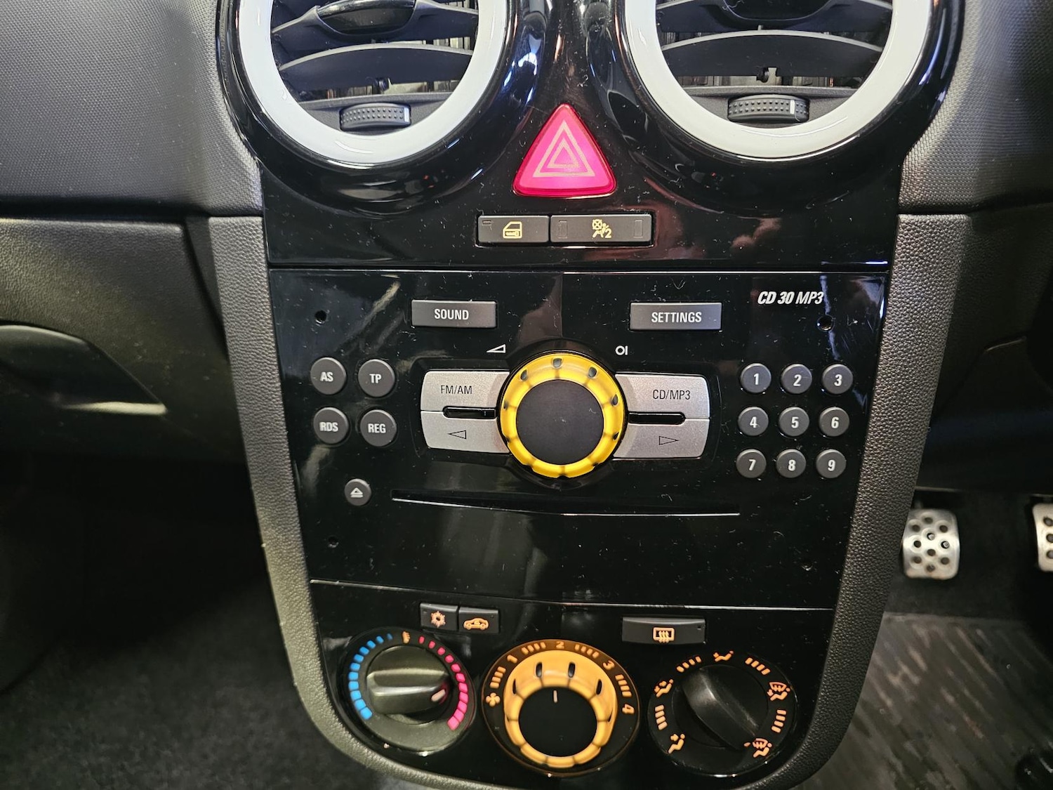 Used Vauxhall Corsa 2012 for sale - 77312483: Photo 5