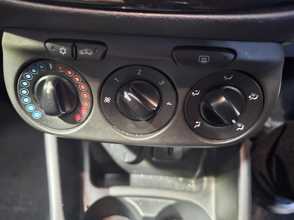 Used Vauxhall Corsa 2016 for sale - 76312652: Photo 5