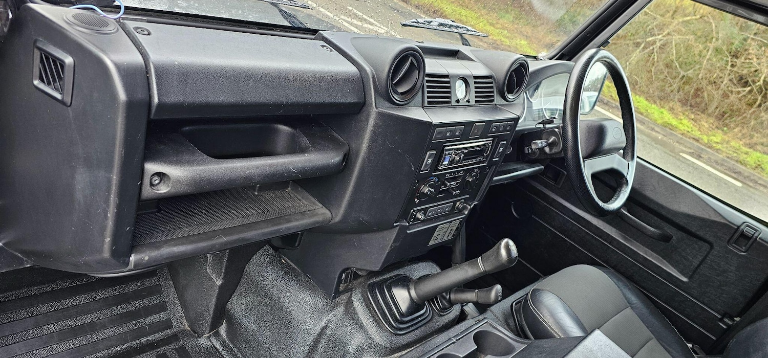 Used Land Rover Defender 110 2014 for sale - 77446311: Photo 11