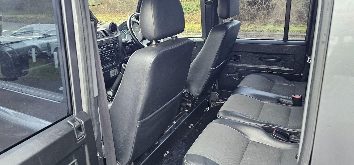 Used Land Rover Defender 110 2014 for sale - 77446311: Photo 4