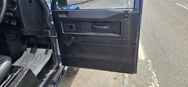 Used Land Rover Defender 90 2007 for sale - 73722082: Photo 21