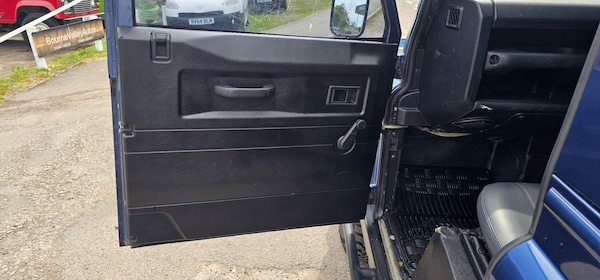 Used Land Rover Defender 90 2007 for sale - 73722082: Photo 9
