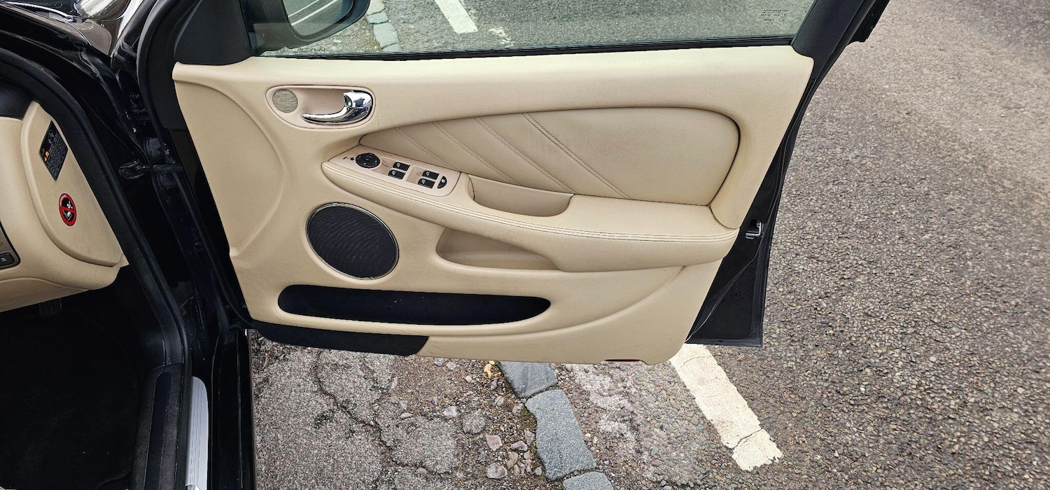 Used Jaguar X-Type 2009 for sale - 77323992: Photo 8