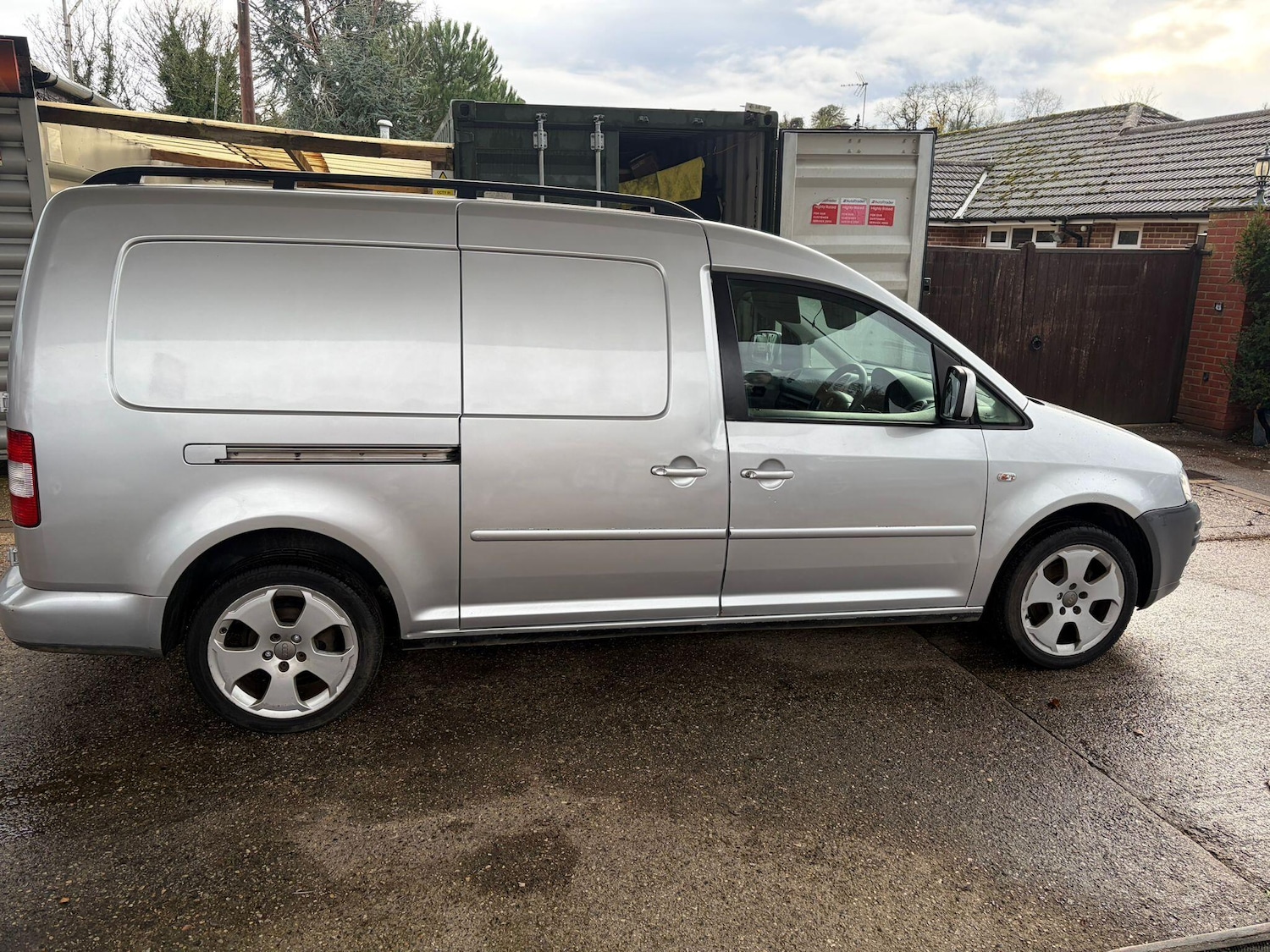 Used Volkswagen Caddy Maxi 2009 for sale - 76783332: Photo 1