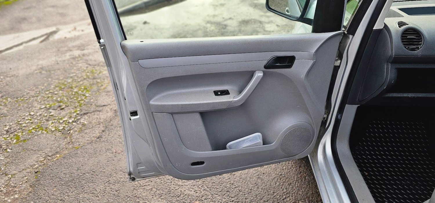 Used Volkswagen Caddy Maxi 2009 for sale - 76783332: Photo 17