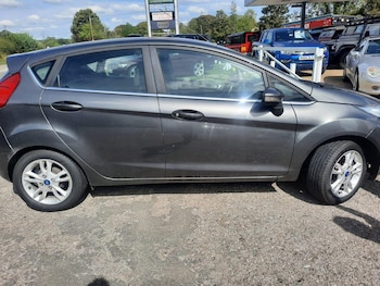 Used Ford Fiesta 2016 for sale - 75856009: Photo