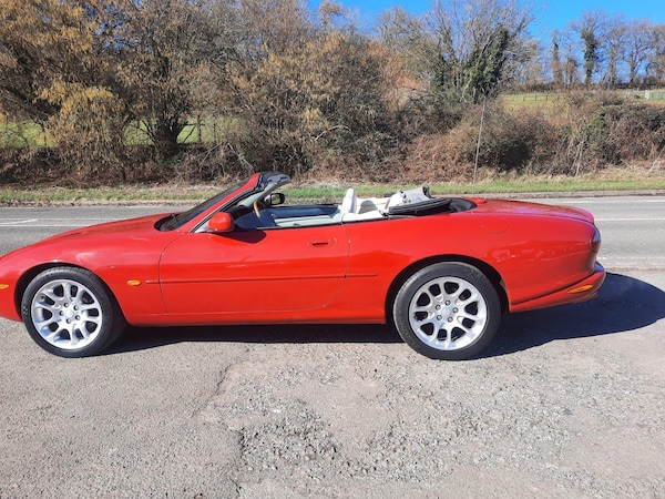 Used Jaguar XKR 2000 for sale - 73525475: Photo 1