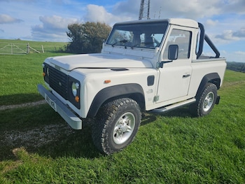 Land Rover - Defender 90