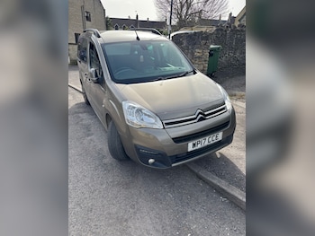 2017 (17) - 1.6 BlueHDi 100 Flair 5dr