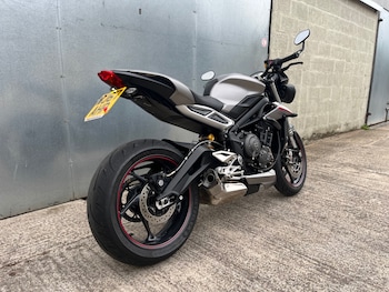 Used Triumph STREET 2017 for sale - bike-75738746: Photo