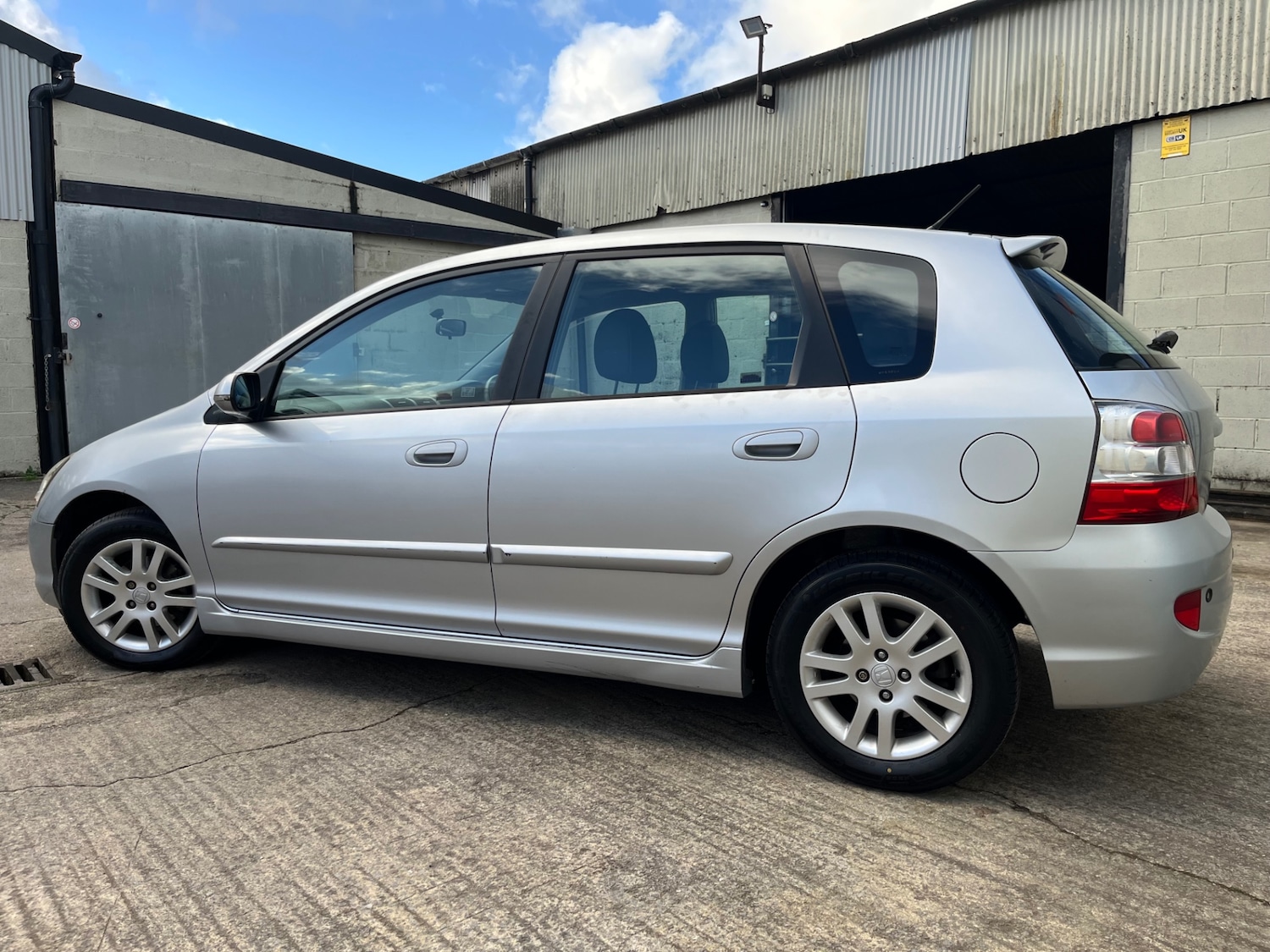 Used Honda Civic 2004 for sale - 77572505: Photo 4