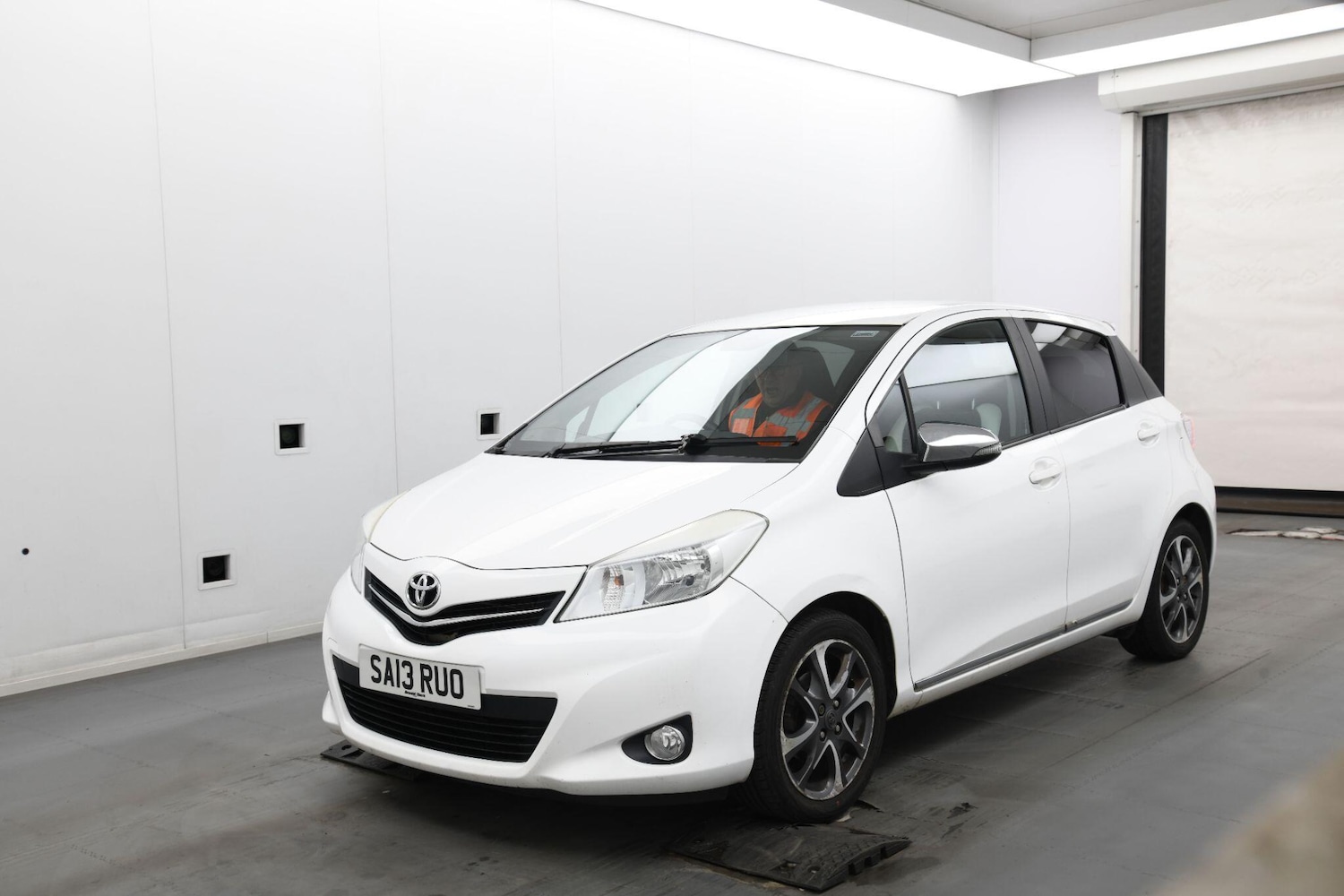 Used Toyota Yaris for sale - 77190498: Photo 2
