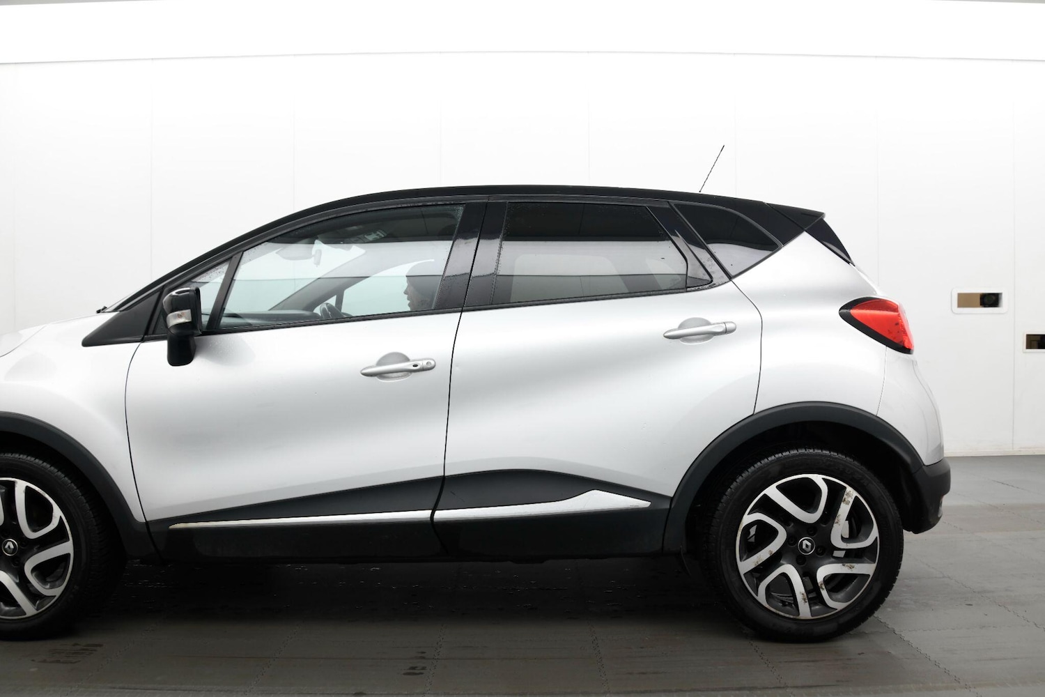 Used Renault Captur for sale - 77267957: Photo 5