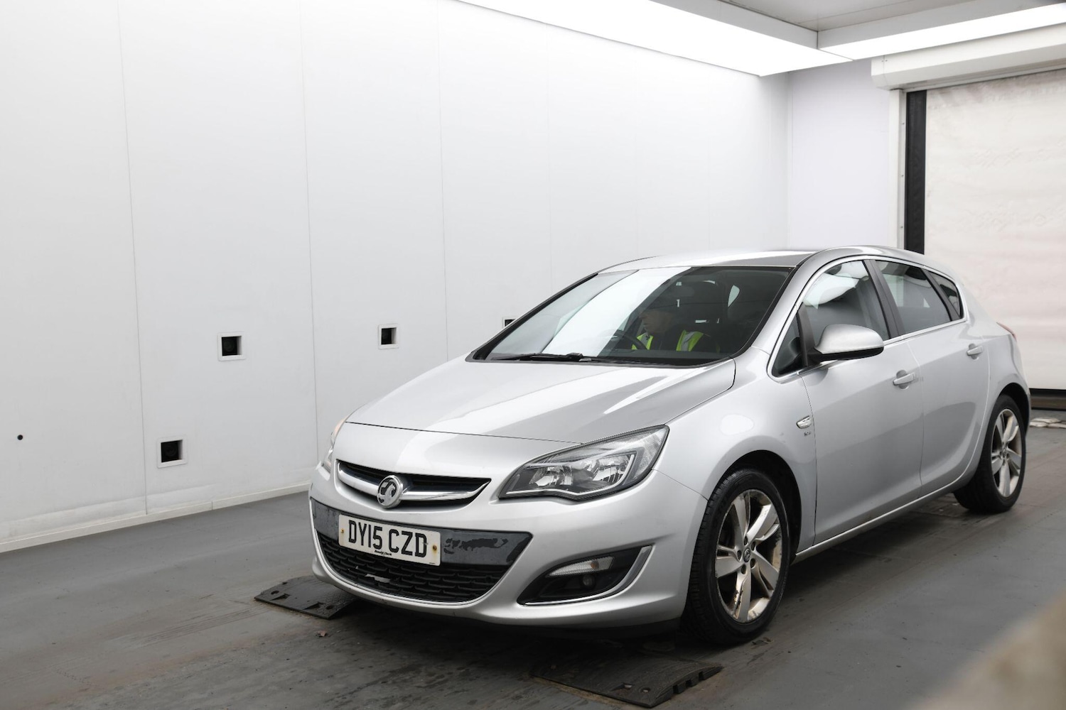 Used Vauxhall Astra for sale - 77190516: Photo 2