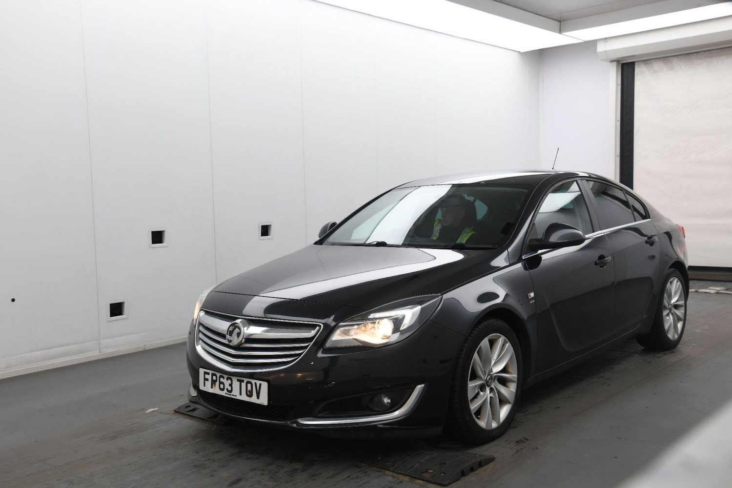 Used Vauxhall Insignia 2013 for sale - 77853132: Photo 2