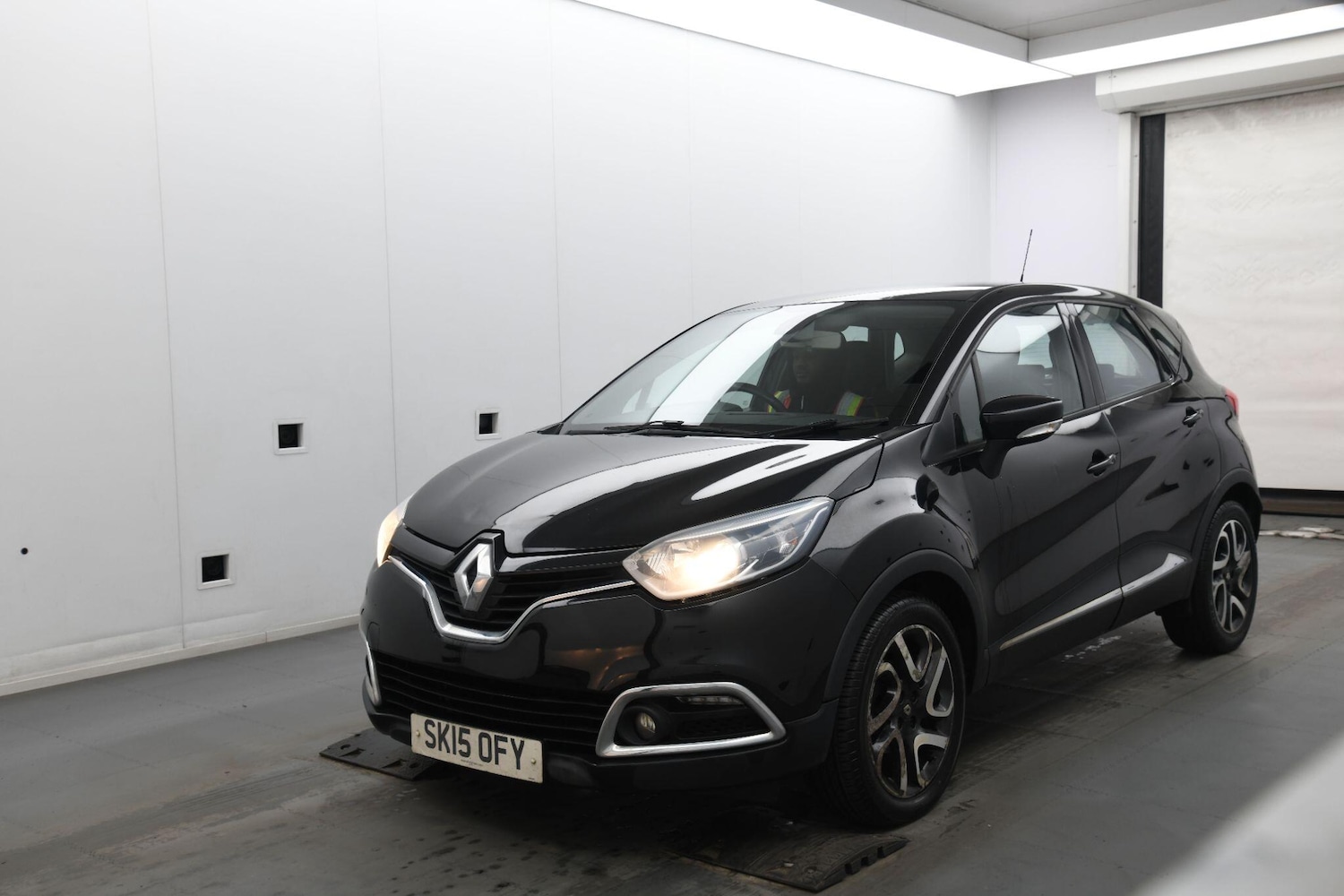 Used Renault Captur 2015 for sale - 77266853: Photo 2