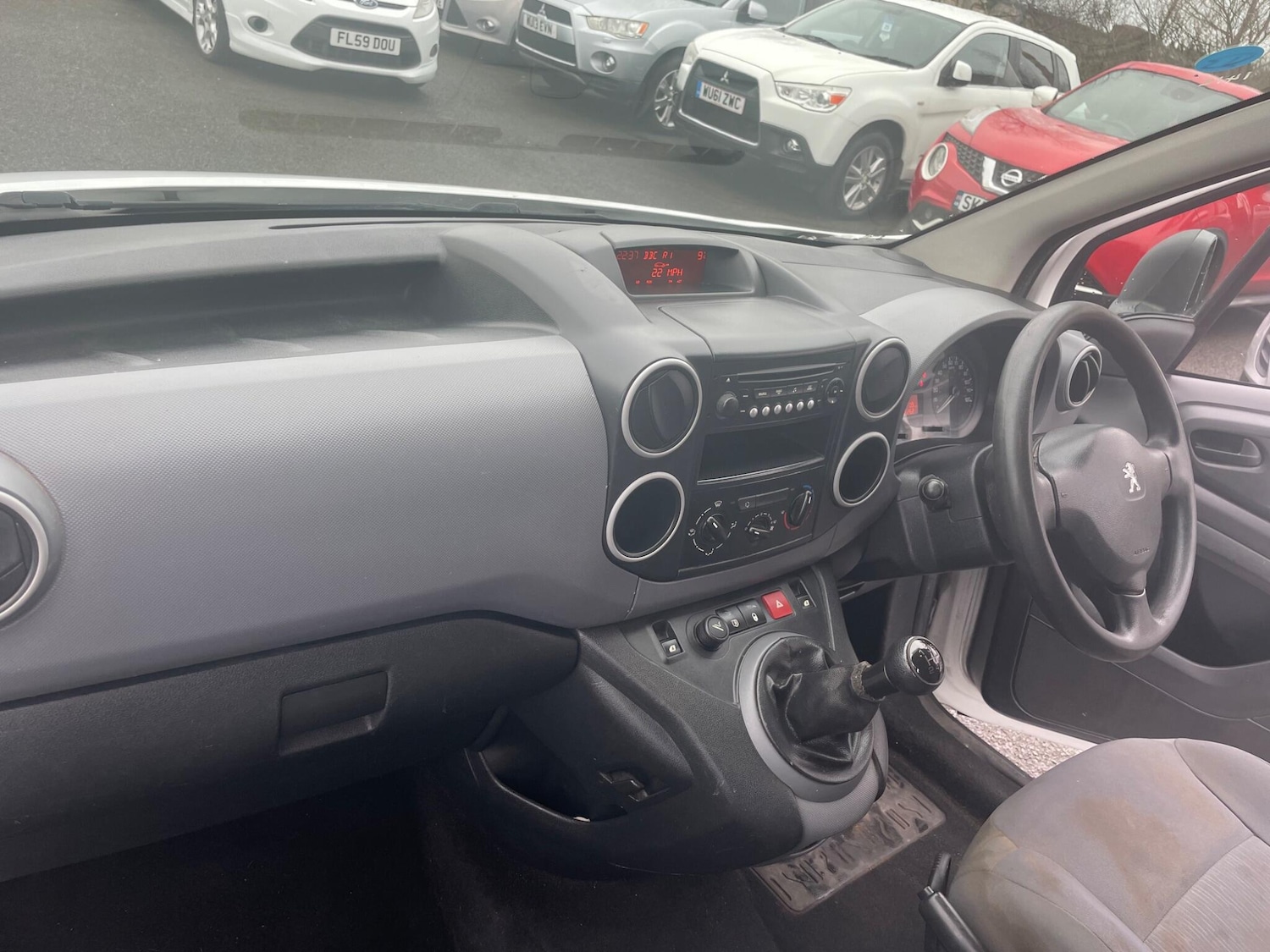 Used Peugeot Partner 2015 for sale - 77633393: Photo 8