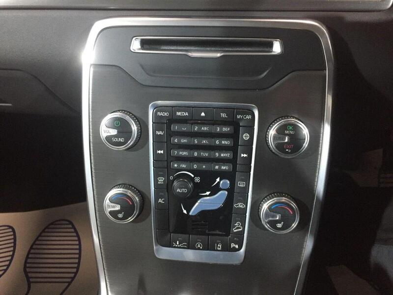 Used Volvo XC70 2014 for sale - 77349667: Photo 26