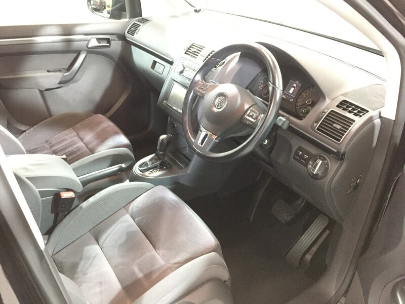 Used Volkswagen Touran 2011 for sale - 76407149: Photo 10