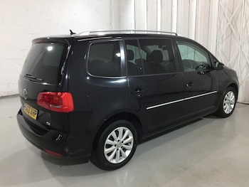 Used Volkswagen Touran 2011 for sale - 76407149: Photo