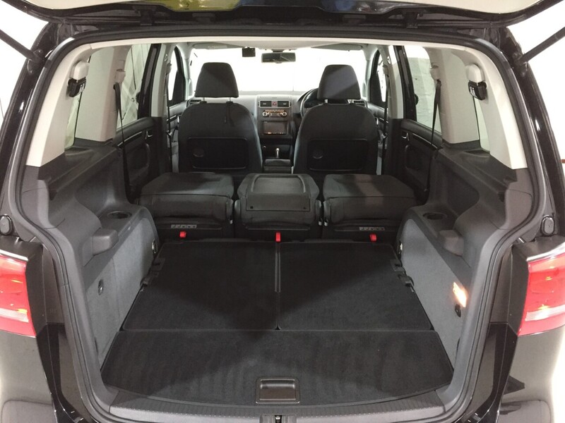 Used Volkswagen Touran 2011 for sale - 76407149: Photo 38